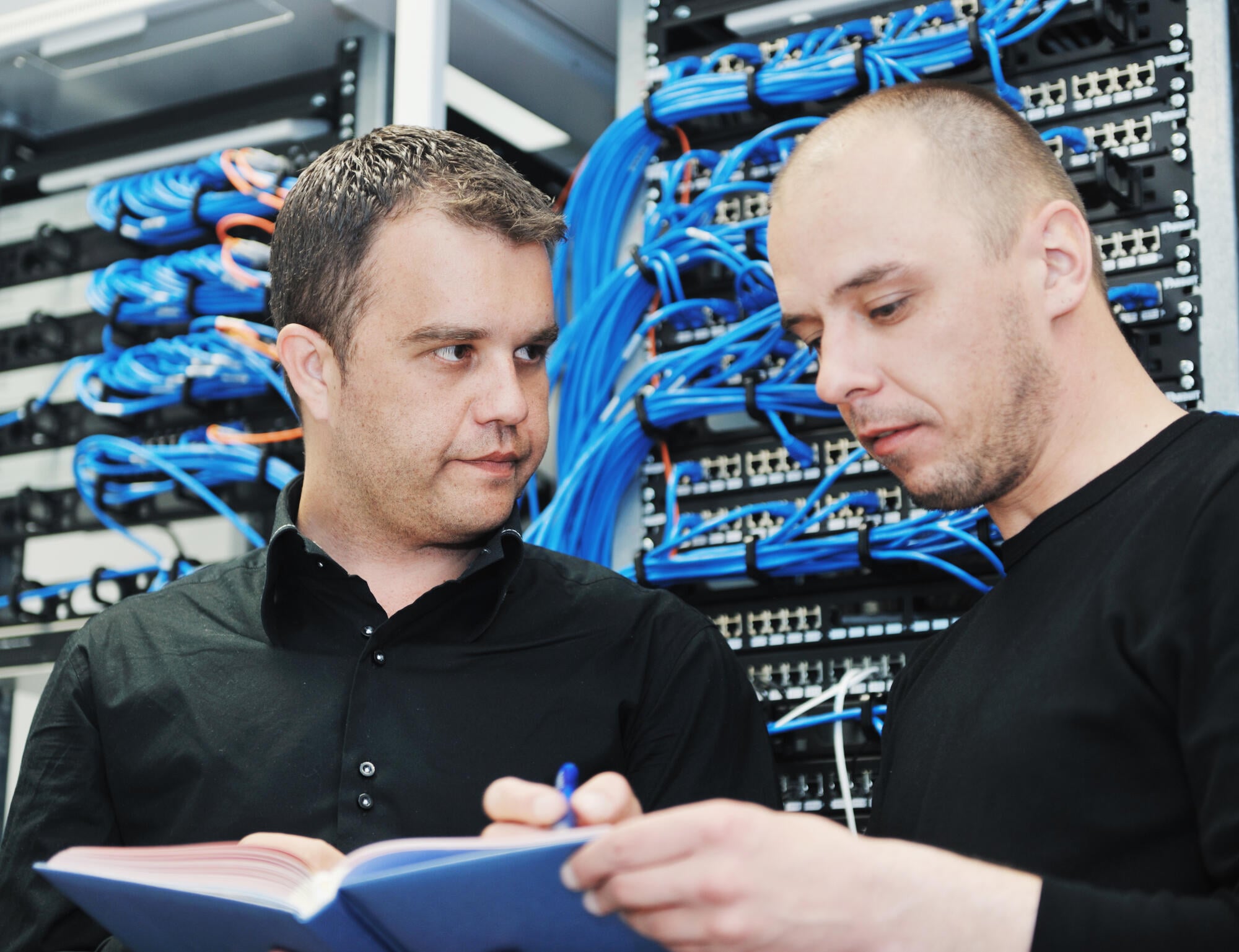 it engineer in network server room it management support